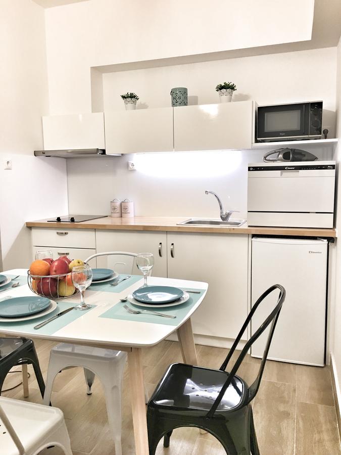 Athina Apartments Athen Zimmer foto